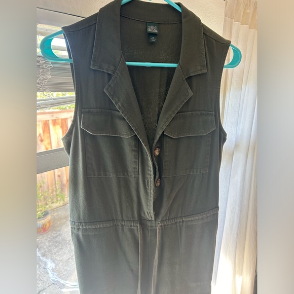 Green jumpsuit - Picture 2 of 3